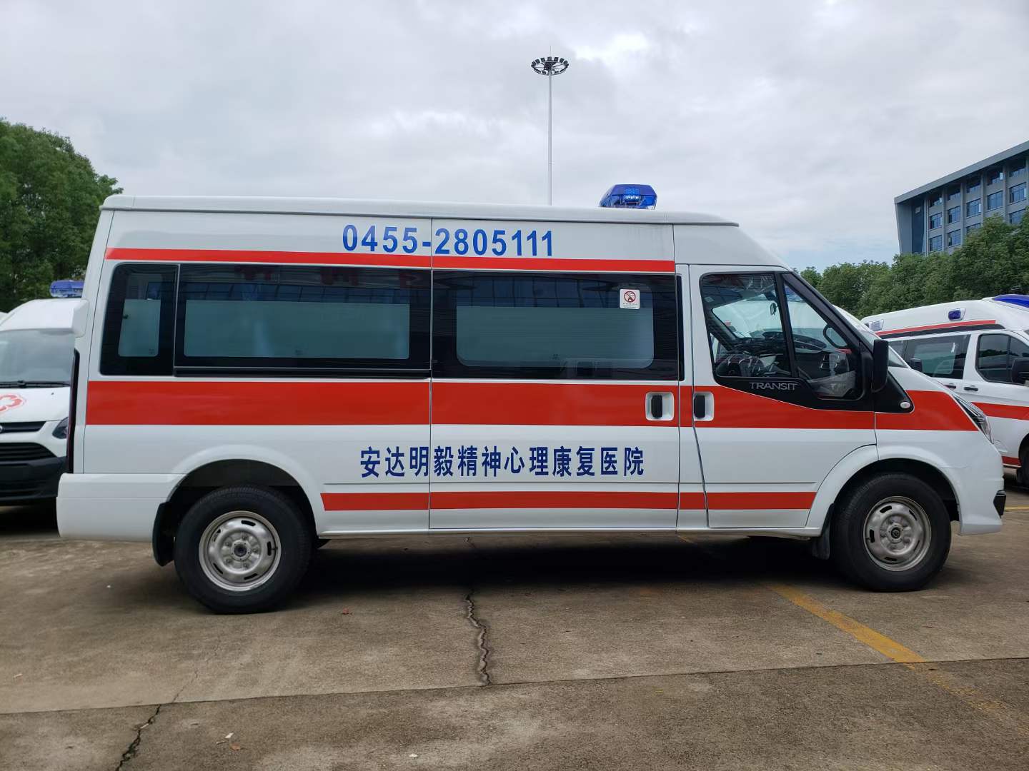 福特新全順V348救護(hù)車